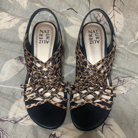 Ladies Naturalizer Leopard Print Sandal Sz: 7.5 W - Picture 2 of 3